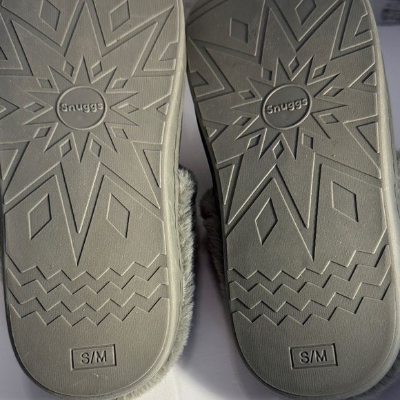 Snuggs Shitzu Dog Print Fluffy Gray Slippers New No Tags - Picture 8 of 8